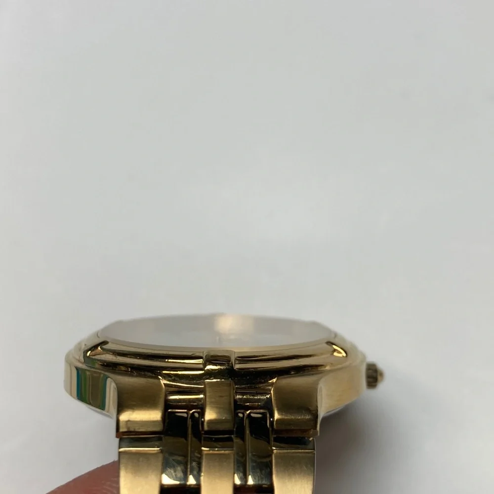 Seiko solar, V157-0AA0 R2, gold tone, white textured dial, vintage